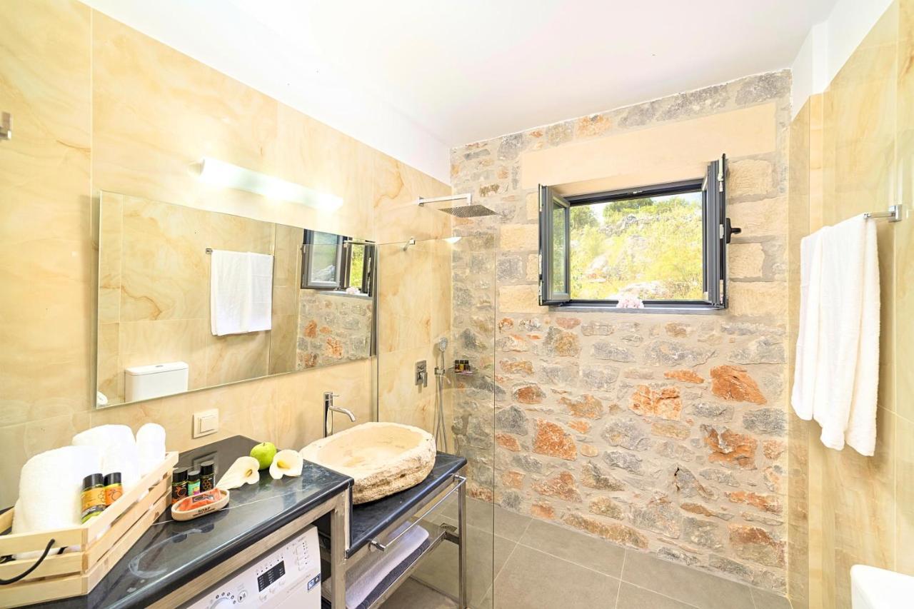 Vardis Heated Pool Villa Vryses